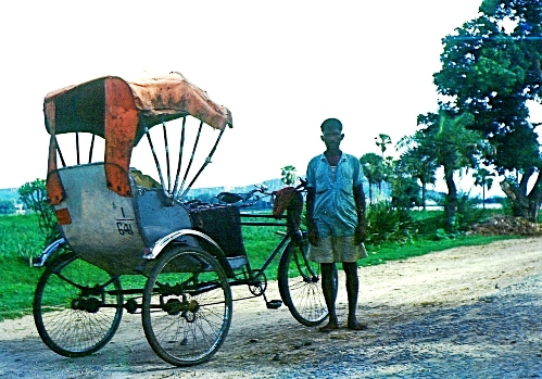 Cycle rickshaw, Bodh Gaya 1950 © John Cool. Cycle rickshaw, Bodh Gaya 1950 © John Cool