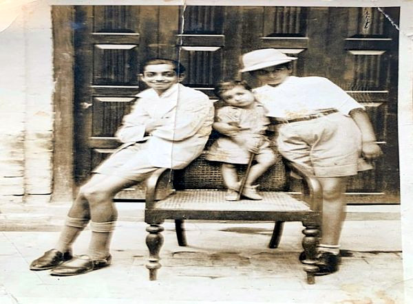 Three brothers. From L to R: My father Bhagwan Das Banga, Surendra Nath Banga, Harbans Lal Banga. Bannu. Circa 1936. Three brothers. From L to R: My father Bhagwan Das Banga, Surendra Nath Banga, Harbans Lal Banga. Bannu. Circa 1936.