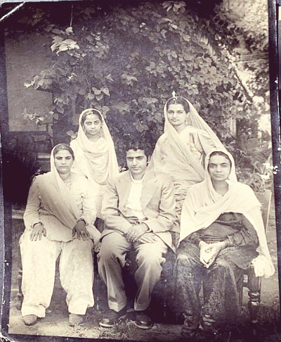 L to R: Front: unknown, my father’s maternal uncle (Mama Ji) Lachman Das, my father’s mother Vidyawati. Back: unknown, my bua Ms. Sarla now bhakti Premanand. Bannu. Circa 1945. L to R: Front: unknown, my father’s maternal uncle (Mama Ji) Lachman Das, my father’s mother Vidyawati. Back: unknown, my bua Ms. Sarla now bhakti Premanand. Bannu. Circa 1945.