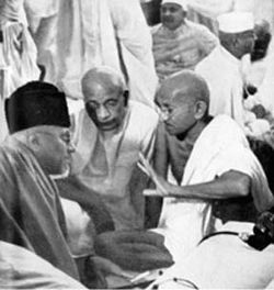 From L to R: Maulana Azad, Sardar Patel, Mahatma Gandhi, Sept 1940 From L to R: Maulana Azad, Sardar Patel, Mahatma Gandhi, Sept 1940